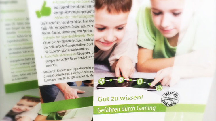 Gut zu Wissen zum Thema Gaming Leporello Flyer, Copyright D21