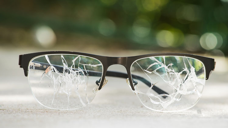 Kaputte Brille, Copyright Fotolia.com