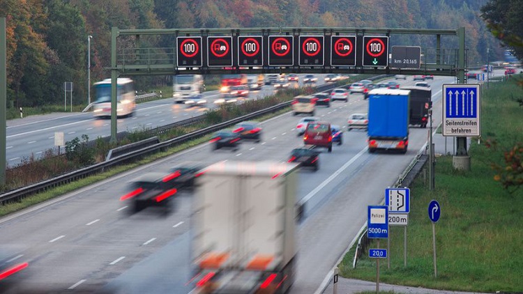 Autobahn, Copyright Fotolia